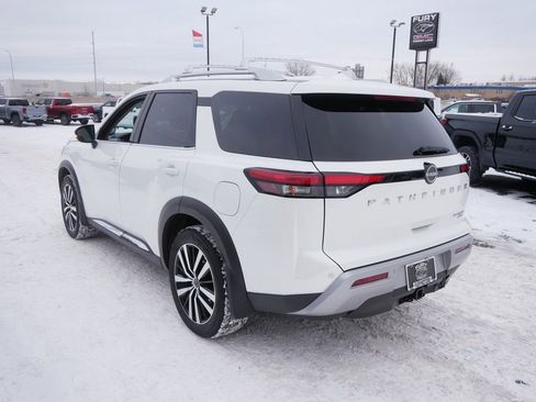 Used 2024 Nissan Pathfinder Platinum image 5