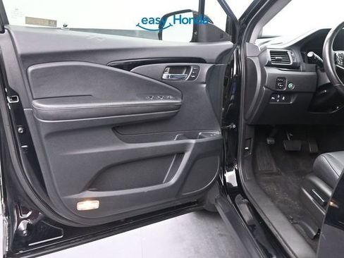 Used 2019 Honda Pilot Touring image 17