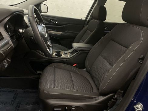 Used 2023 GMC Acadia SLE w/ Driver Convenience Package FWD image 12