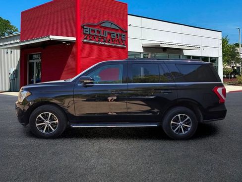 Used 2021 Ford Expedition XLT image 2