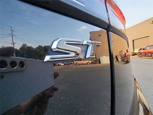 Used 2021 Buick Envision Essence w/ Sport Touring Package image 25