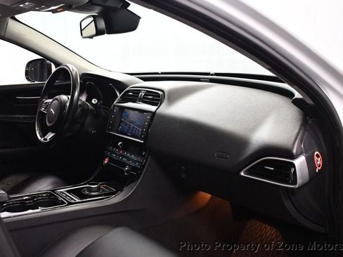 Used 2017 Jaguar XE Premium image 11