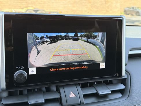 Used 2024 Toyota RAV4 XLE FWD image 29