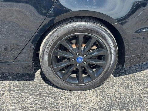 Used 2017 Ford Fusion SE w/ Fusion SE Technology Package image 11