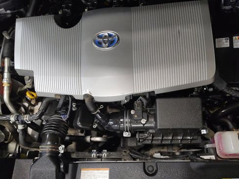 Used 2017 Toyota Prius Two w/ Carpet Mat Package image 30