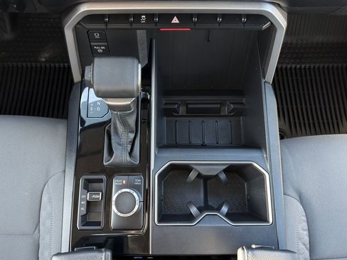 Used 2022 Toyota Tundra SR5 w/ SR5 Convenience Package AWD/4WD image 3