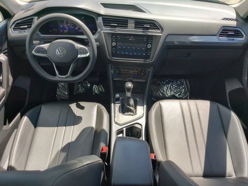 Certified 2023 Volkswagen Tiguan SE w/ Panoramic Sunroof Package FWD image 13