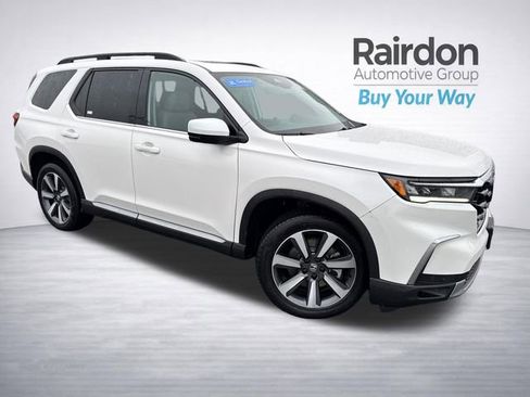 Used 2024 Honda Pilot Touring image 1