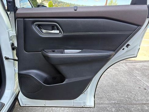 Certified 2022 Nissan Rogue Platinum w/ Head-Up Display Package image 29