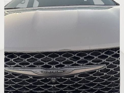 Used 2023 Chrysler Pacifica Limited w/ S Appearance Package image 15