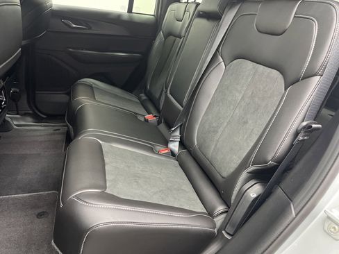 New 2025 Jeep Grand Cherokee Altitude image 5