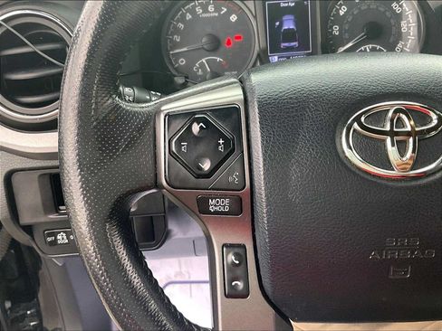 Used 2018 Toyota Tacoma TRD Off-Road w/ Technology Package AWD/4WD image 20
