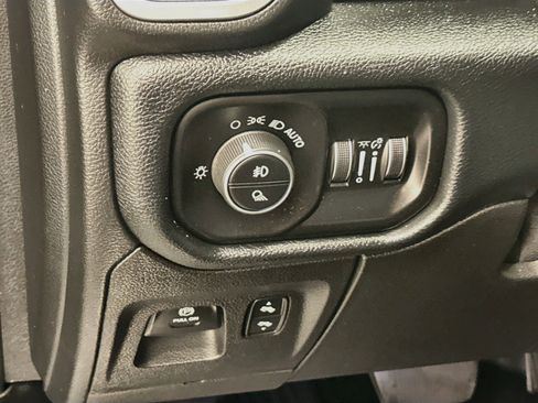 Used 2020 RAM 1500 Laramie AWD/4WD image 17