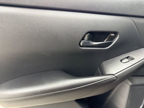 Used 2024 Nissan Sentra SV FWD image 38