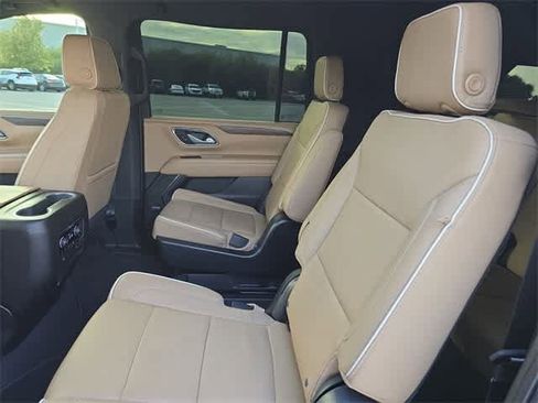 Used 2022 Chevrolet Suburban Premier image 21