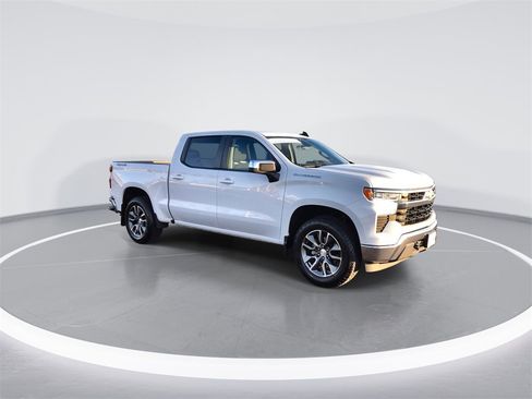 Used 2024 Chevrolet Silverado 1500 LT image 2