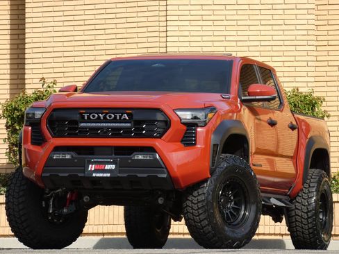 Used 2025 Toyota Tacoma TRD Off-Road w/ TRD Off Road Premium Package image 2
