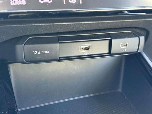 Used 2023 Kia Niro LX image 25