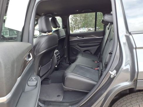 New 2026 Jeep Grand Cherokee Altitude image 16