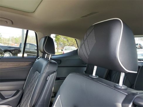 Certified 2025 Volkswagen Atlas SEL Premium R-Line image 9