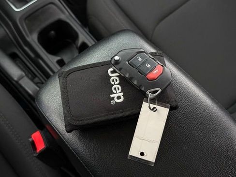 Used 2022 Jeep Gladiator Sport AWD/4WD image 4
