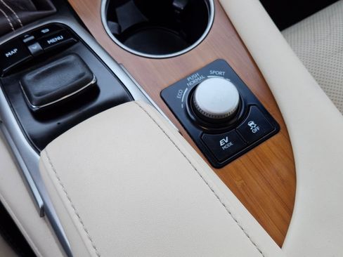 Used 2016 Lexus RX 450h AWD image 31