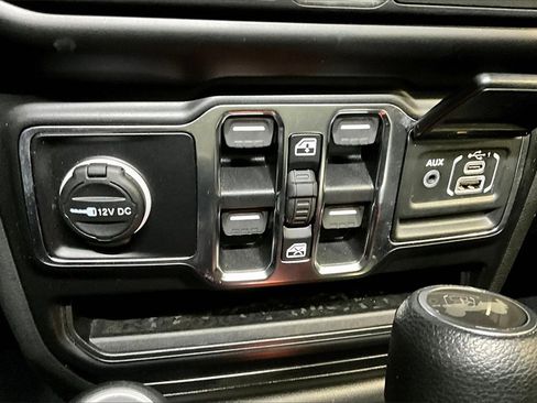 Used 2021 Jeep Wrangler Unlimited Sport image 15