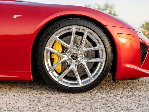 Used 2012 Lexus LFA RWD image 31