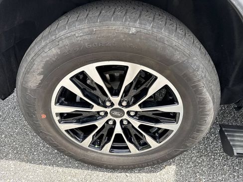 Used 2025 Ford Expedition Platinum AWD/4WD image 17