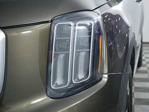 Certified 2024 Kia Telluride EX w/ EX Captain's Chair Package AWD/4WD image 15
