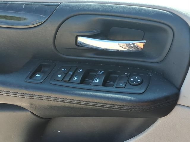 Used 2016 Dodge Grand Caravan SXT FWD image 13