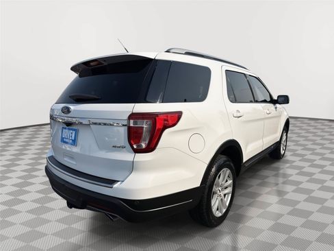 Used 2018 Ford Explorer XLT w/ Equipment Group 202A AWD/4WD image 4