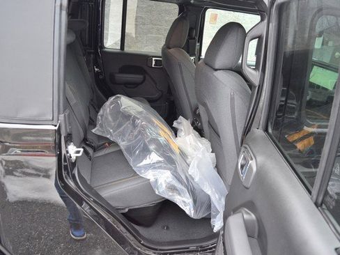 New 2026 Jeep Gladiator Sport image 32