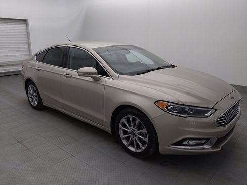 Used 2017 Ford Fusion SE w/ Fusion SE Technology Package image 11