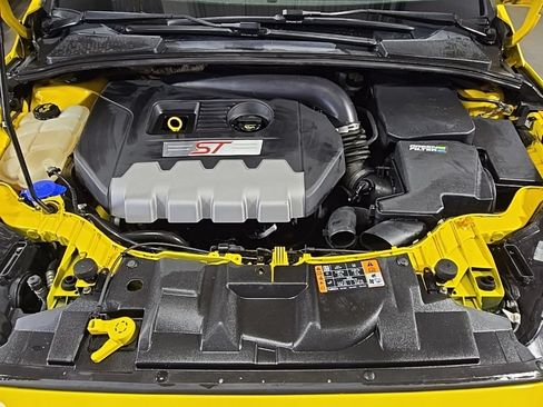 Used 2017 Ford Focus ST FWD image 11