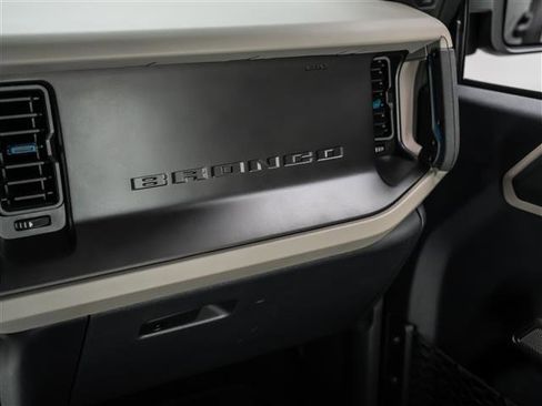 Used 2023 Ford Bronco Wildtrak image 35