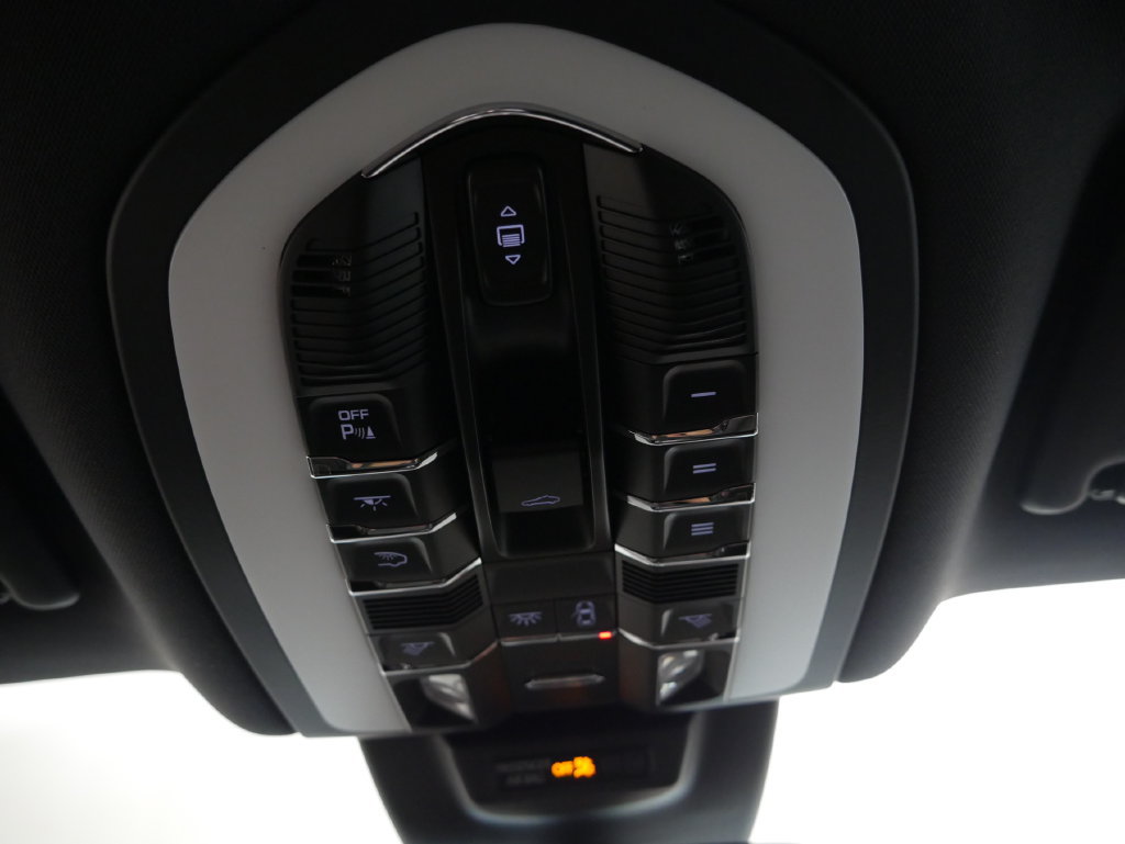 Certified 2026 Porsche Macan AWD/4WD image 47