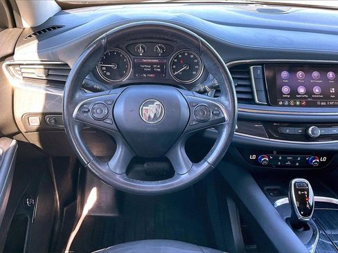 Used 2020 Buick Enclave Essence image 8