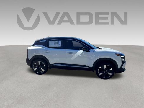 Used 2025 Nissan Kicks SR FWD image 8