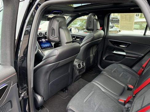 Used 2025 Mercedes-Benz GLC 43 AMG 4MATIC image 25