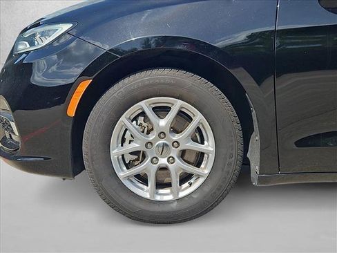 Used 2024 Chrysler Pacifica Touring-L FWD image 20