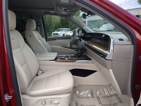 Certified 2025 Cadillac Escalade Sport Platinum AWD/4WD image 31