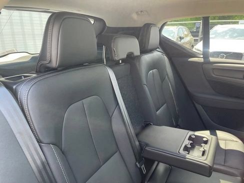 Used 2021 Volvo XC40 T5 Momentum w/ Premium Package AWD/4WD image 19