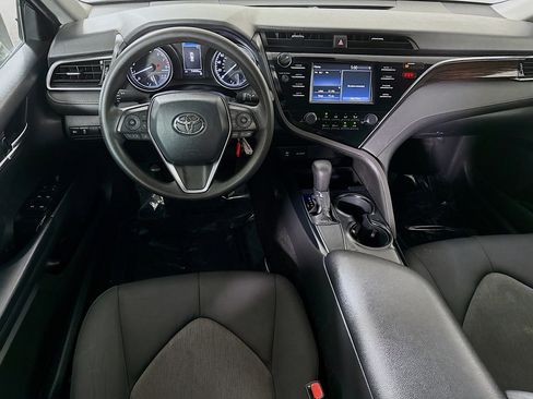 Used 2018 Toyota Camry LE FWD image 17