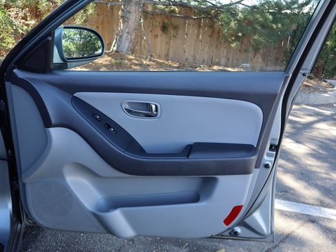 Used 2010 Hyundai Elantra SE FWD image 26
