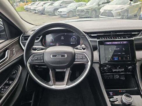 Used 2022 Jeep Grand Cherokee Limited AWD/4WD image 13