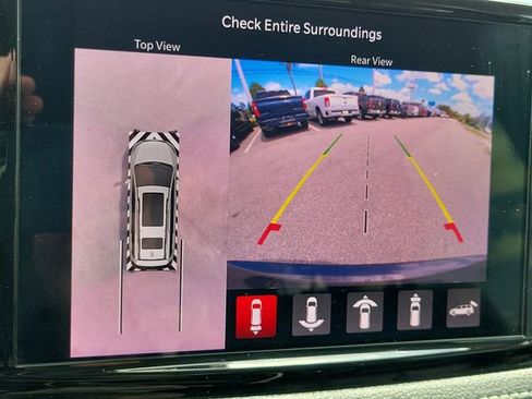 Used 2023 Chrysler Pacifica Touring-L w/ Uconnect Theater Family Group image 24