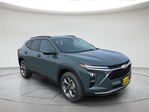 New 2026 Chevrolet Trax LT w/ LT Convenience Package FWD image 1