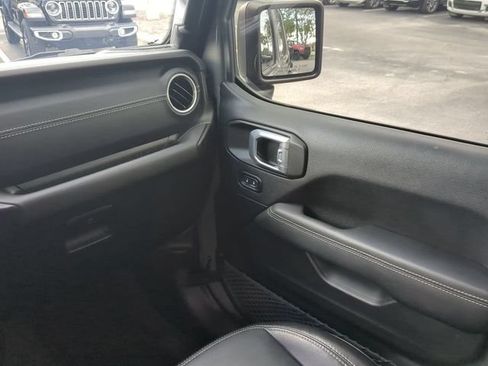 Used 2022 Jeep Wrangler Unlimited Sahara AWD/4WD image 18