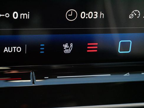 Certified 2025 Volkswagen Tiguan SEL R-Line image 28